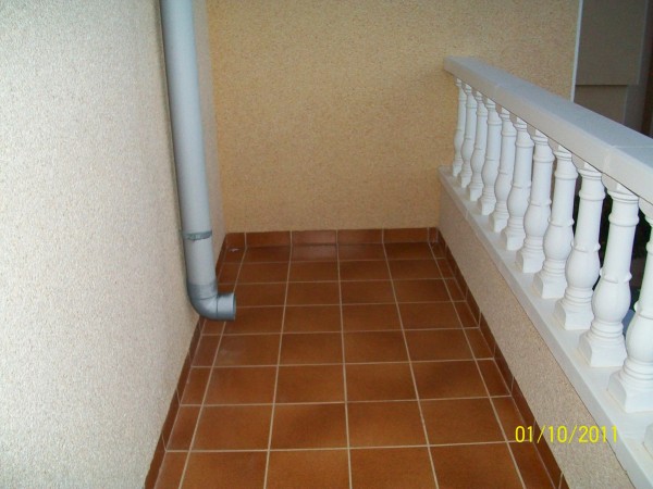 Colocación de las baldosas en el suelo en Málaga